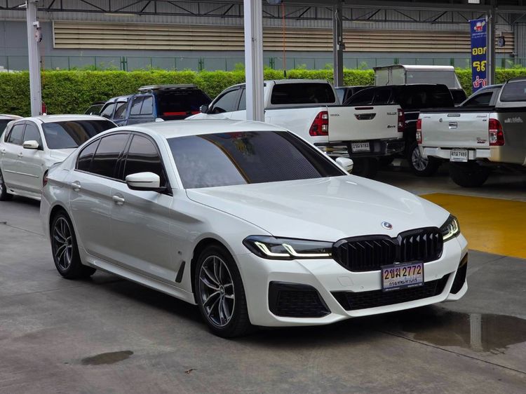 BMW Series 5 2021 520d Sedan ดีเซล ไม่ติดแก๊ส เกียร์อัตโนมัติ ขาว รูปที่ 2