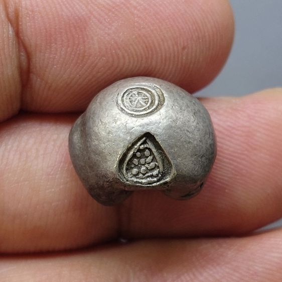 เหรียญไทย พดด้วง ขนาด 1 บาท อยุธยา ตราราชวัตร 9 จุด สภาพสวย