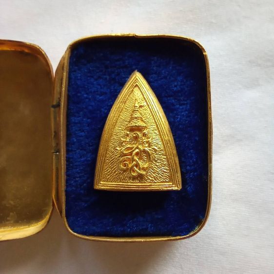 เหรียญพระสมเด็จนางพญา ส.ก. (พระพันปีหลวง) เนื้อทองคำ พิมพ์ใหญ่ ปี35 หายากแล้ว