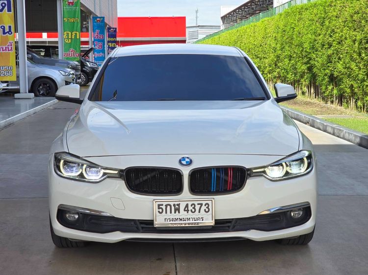 BMW Series 3 2021 320d Sedan ดีเซล ไม่ติดแก๊ส เกียร์อัตโนมัติ ขาว รูปที่ 2