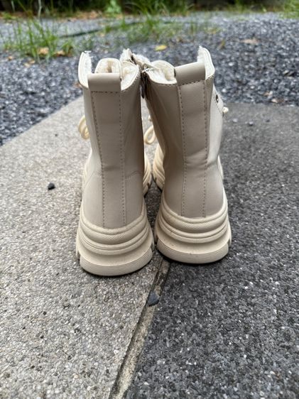 รองเท้าบู้ทขาว รูปที่ 3