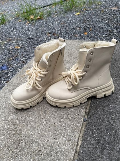 รองเท้าบู้ทขาว รูปที่ 2