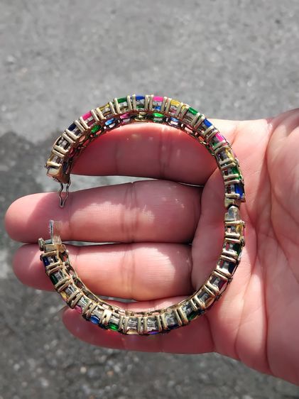 กำไล ประดับพลอย เนื้อเงิน ขนาดใหญ่ มีน้ำหนัก มีตะขอแกะออกได้ งานละเอียด ฝีมือ ทำอย่างสวย สมบูรณ์ หนา แข็งแรง หายาก