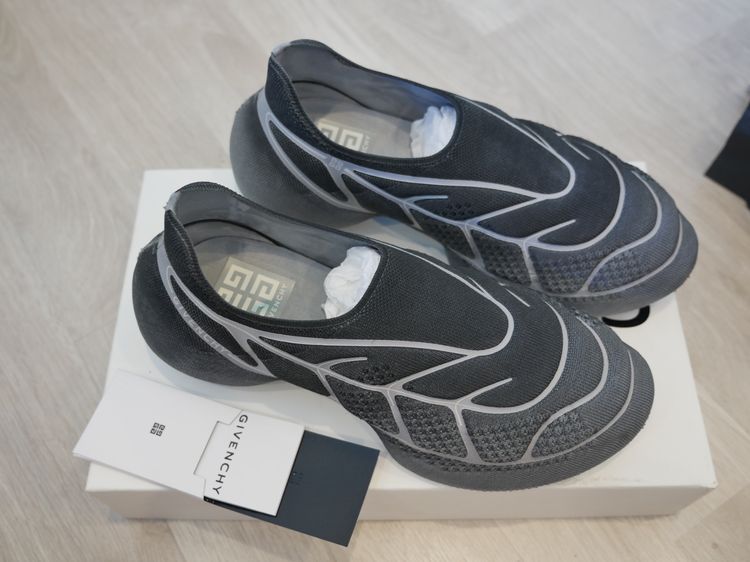 รองเท้า sneakers Givenchy TK-360 เป็น knit size EU 43 ใหญ่กว่าไซส์ พอดีสำหรับคนเท้า EU 42 มือสอง สภาพ 90 รูปที่ 2