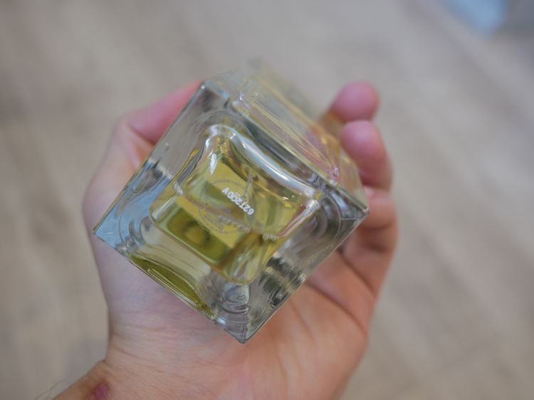 น้ำหอม yves saint laurent เป็นไลน์niche le vestiaire des parfums กลิ่น Trench คล้าย iris แป้งๆครับ unisex  รูปที่ 2