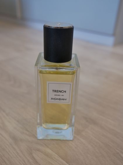 น้ำหอม yves saint laurent เป็นไลน์niche le vestiaire des parfums กลิ่น Trench คล้าย iris แป้งๆครับ unisex 