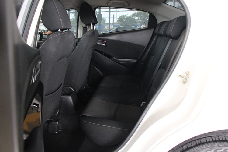 Mazda Mazda 2 2018 1.3 High Connect Sedan เบนซิน ไม่ติดแก๊ส เกียร์อัตโนมัติ ขาว รูปที่ 3