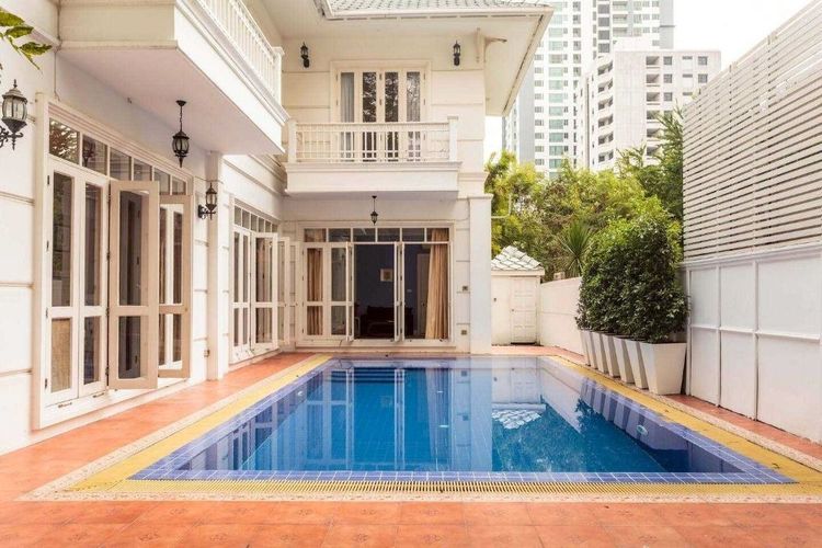 ตกแต่งครบ ไม่ใช่ ขายบ้านเดี่ยว 2 ชั้น พร้อมที่ดิน ขนาด 133.7 ตรว. สุขุมวิท 33 ตรงข้ามห้างเอ็มสเฟียร์ ใจกลางสุขุมวิท ใกล้ BTS พร้อมพงษ์ และ EmDistrict