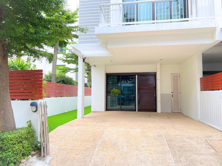 Areeya Property ตกแต่งครบ 2012 ได้ Yield 6 เปอร์เซ็น บ้านทาวน์โฮม พร้อมผู้เช่าคุณภาพ สุขุมวิท 77 ใกล้ BTS ศรีนุช 600 ม. รายได้ทันที 40,000 บ.เดือน รูปที่ 2