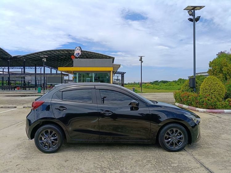 Mazda Mazda 2 2018 1.3 Sports High Connect Sedan เบนซิน ไม่ติดแก๊ส เกียร์อัตโนมัติ ดำ รูปที่ 4