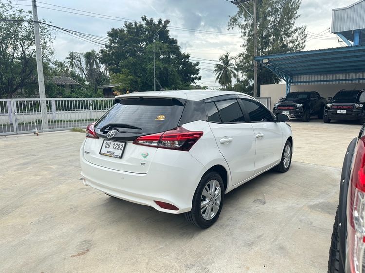 Toyota Yaris 2019 1.2 E Sedan เบนซิน ไม่ติดแก๊ส เกียร์อัตโนมัติ ขาว รูปที่ 3