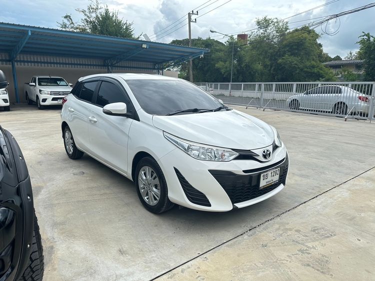 Toyota Yaris 2019 1.2 E Sedan เบนซิน ไม่ติดแก๊ส เกียร์อัตโนมัติ ขาว รูปที่ 2