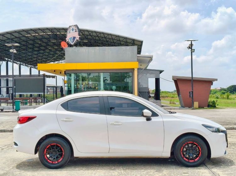 Mazda Mazda 2 2023 1.3 Skyactiv-G C Sedan Sedan เบนซิน ไม่ติดแก๊ส เกียร์อัตโนมัติ ขาว รูปที่ 4