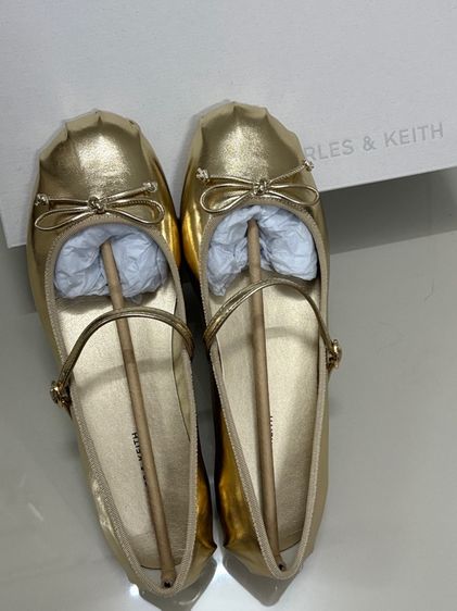 รองเท้าส้นแบน ทอง หนัง PU UK 6 | EU 39 1/3 | US 7.5 อื่นๆ charles and keith รองเท้าแมรี่เจน Size 39