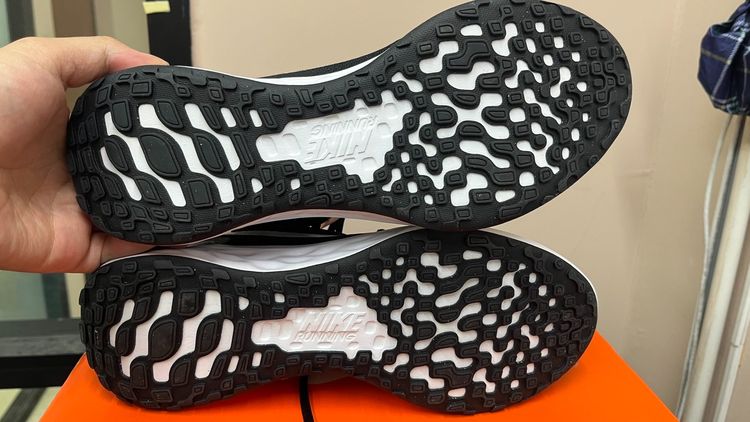 รองเท้า Nike Revolution 6 (แท้ ใหม่) รูปที่ 3