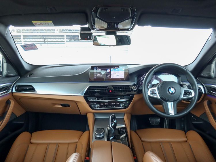 BMW Series 5 2020 530e Sedan ปลั๊กอินไฮบริด (PHEV) ไม่ติดแก๊ส เกียร์อัตโนมัติ ดำ รูปที่ 2