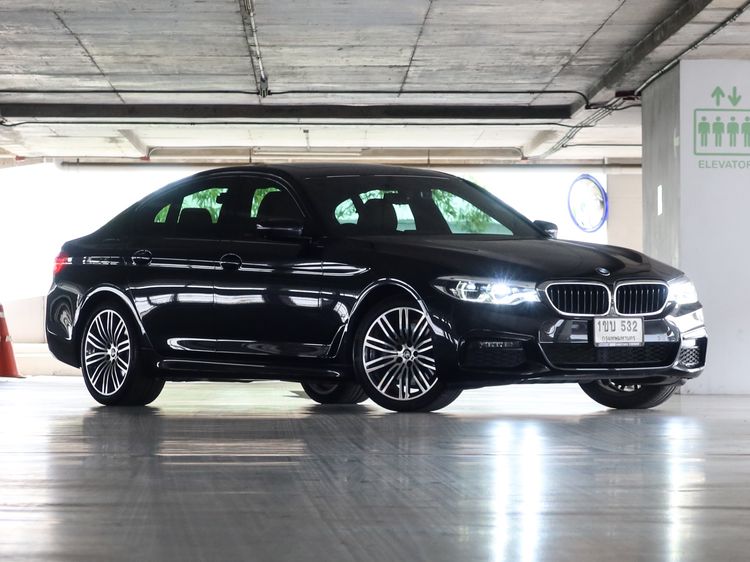 รถ BMW Series 5 530e สี ดำ