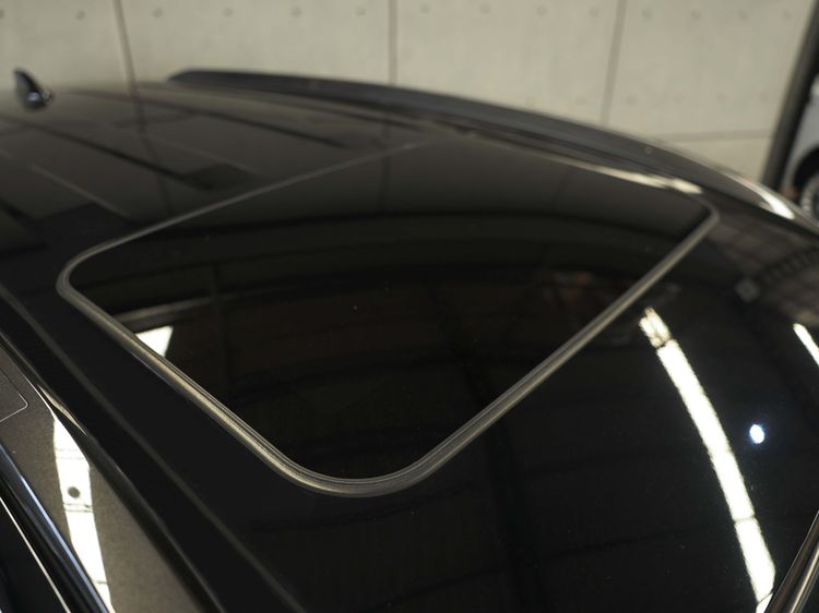 Toyota Corolla Cross 2023 1.8 Hybrid Premium Safety GR Sport Utility-car ไฮบริด ไม่ติดแก๊ส เกียร์อัตโนมัติ ขาว รูปที่ 3