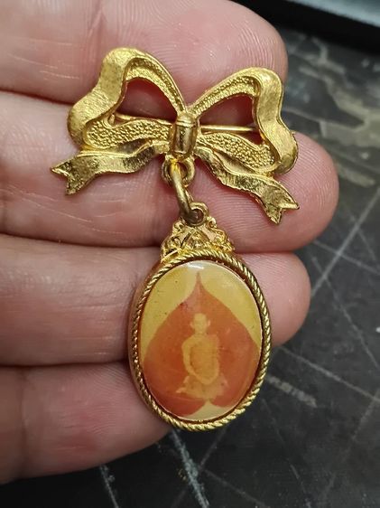 ล็อกเก็ตท่านเจ้าคุณนรฯ วัดเทพศิรินทร์ รุ่นบุญพระรังษี เนื้อกะไหล่ทอง มีโบว์