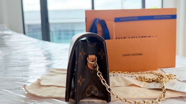 ขายกระเป๋าสะพาย Louis  รูปที่ 2