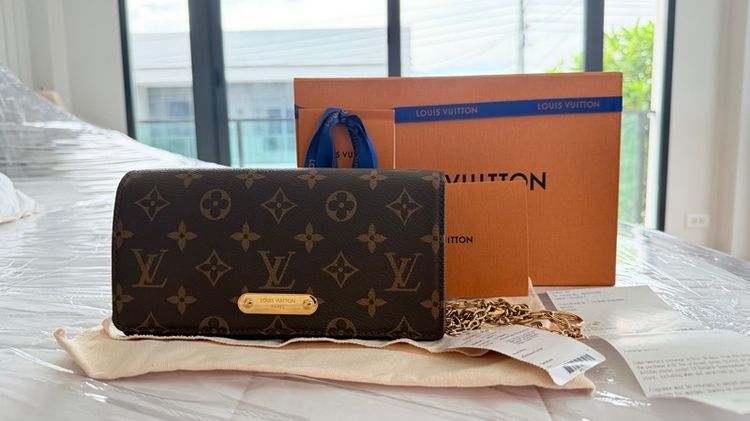 ขายกระเป๋าสะพาย Louis 