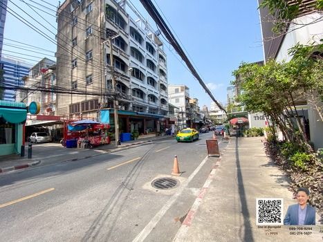 ไม่ใช่ ขายตึกแถว ถนนปั้น สีลม สาธร อยู่ด้านหลังวัดแขก พร้อมที่จอดรถ 1 คัน