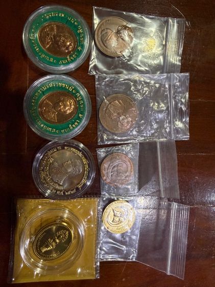 เซตเหรียญที่ระลึก จำนวน 8 เหรียญ 