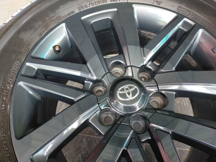 แม็กโตโยต้า สีอบpowder coat ขอบ18 พร้อมยางดันลอป 265 60 18 ปี24 ใส่revo vigo fortunerได้ทุกรุ่น รูปที่ 6