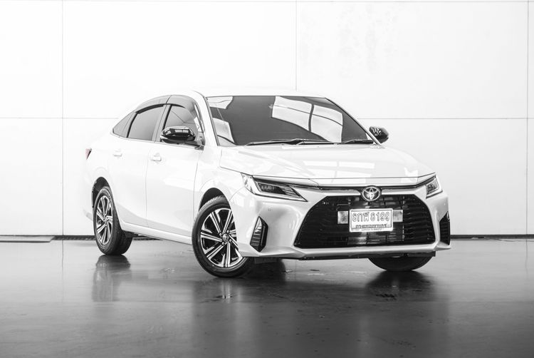 รถ Toyota Yaris 1.2 Premium สี ขาว
