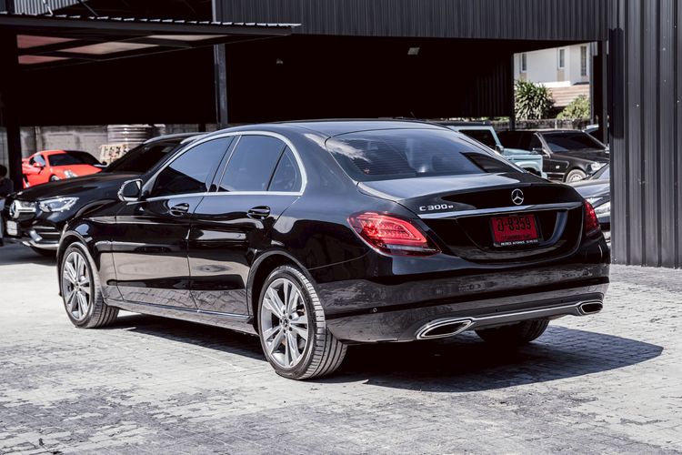Mercedes-Benz C-Class 2020 C300 Sedan ไฮบริด ไม่ติดแก๊ส เกียร์อัตโนมัติ ดำ รูปที่ 4