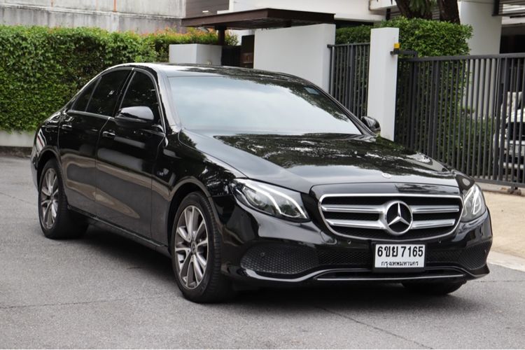 Mercedes-Benz E-Class 2020 E350 Sedan ปลั๊กอินไฮบริด (PHEV) เกียร์อัตโนมัติ ดำ รูปที่ 2