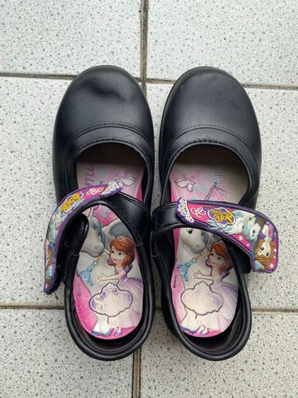 รองเท้านักเรียน ไซส์ 33 ราคา 50 บาท