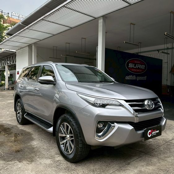 รถ Toyota Fortuner 2.8 V 4WD สี บรอนซ์เงิน