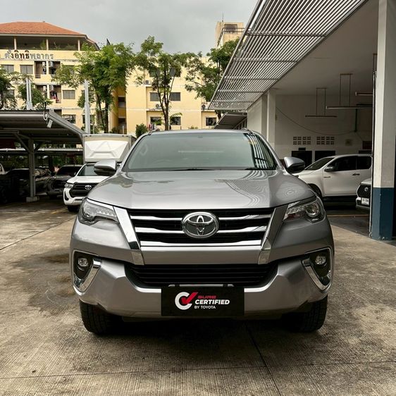 Toyota Fortuner 2017 2.8 V 4WD Utility-car ดีเซล ไม่ติดแก๊ส เกียร์อัตโนมัติ บรอนซ์เงิน รูปที่ 2
