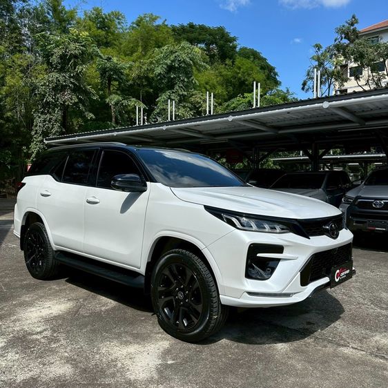 รถ Toyota Fortuner 2.8 GR Sport 4WD สี ขาว