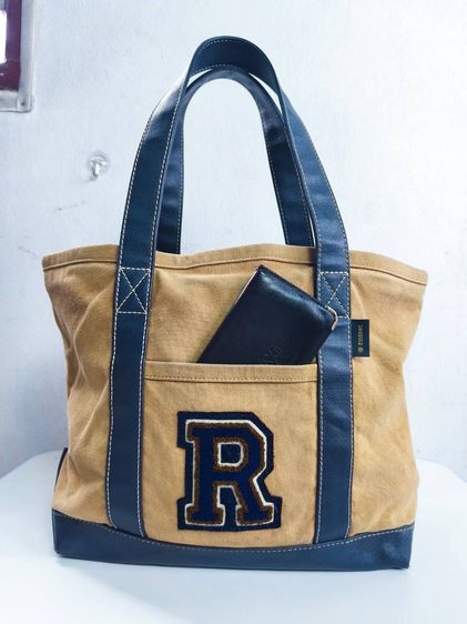 กระเป๋าสะพายข้าง Russet ผ้าเเคนวาสสีน้ำตาลโลโก้R มือ2