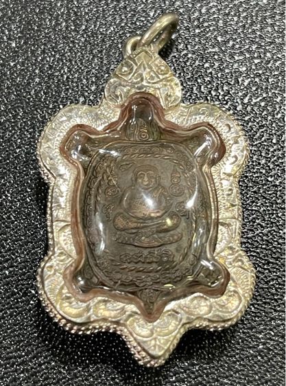 เหรียญพญาเต่าเรือน รุ่นเฮงแสนเฮง พิมพ์เจ้าทรัพย์ นวะ หลวงปู่หลิว วัดไร่แตงทอง ปี 2539 พร้อมกรอบเงินแท้