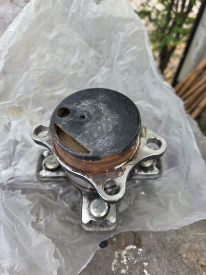 ลูกปืนล้อหลังพร้อมดุมล้อ 1 คู่ honda city 2014 gm6  แท้มือสอง