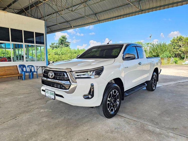 รถ Toyota Hilux Revo Smart Cab 2.4 Mid Prerunner สี ขาว