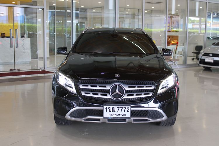 Mercedes-Benz GLA-Class 2019 GLA200 Sedan เบนซิน ไม่ติดแก๊ส เกียร์อัตโนมัติ ดำ รูปที่ 2
