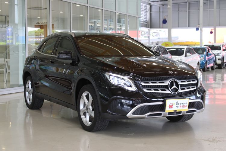รถ Mercedes-Benz GLA-Class GLA200 สี ดำ