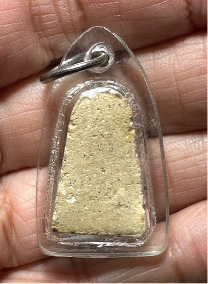 ล.ป.ทวด เนื้อขาว พระพอมีอายุความเก่าเลี่ยมเดิม ไม่ทราบที่ รูปที่ 2