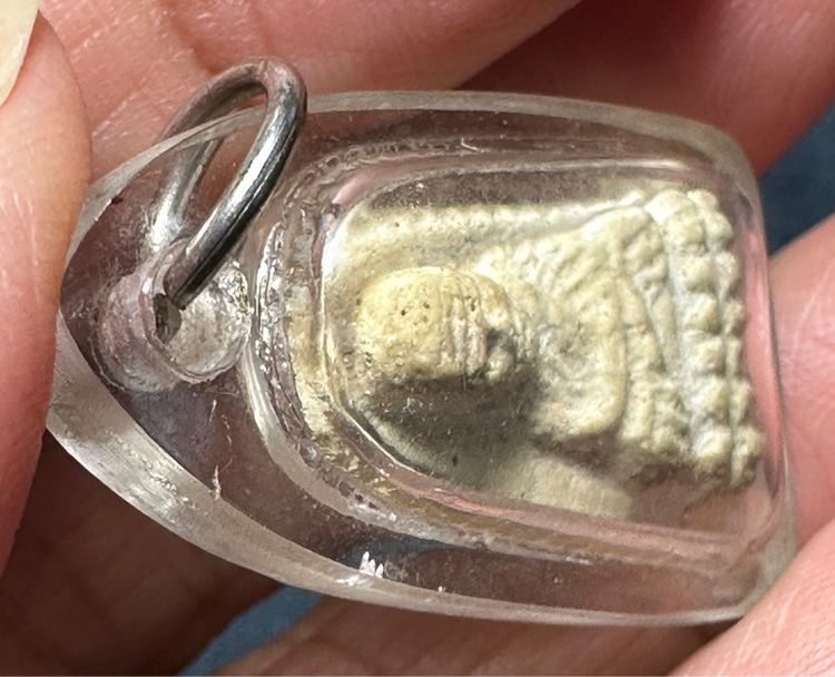 ล.ป.ทวด เนื้อขาว พระพอมีอายุความเก่าเลี่ยมเดิม ไม่ทราบที่ รูปที่ 6