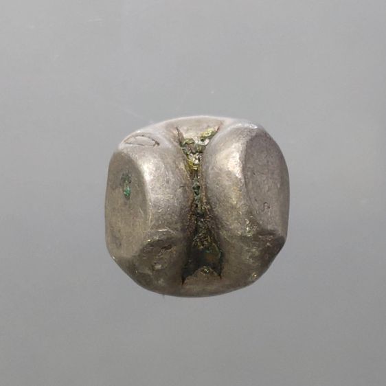 พดด้วง ขนาด 1 บาท ตราบัวยันต์ สมัยอยุธยา สภาพสวย รูปที่ 4