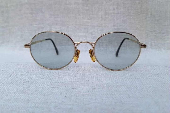 แว่นตาอิตาเลียนลักซ์ชัวรีแบรนด์แถวหน้าของโลก จิออร์จิโอ อาร์มานี โมเดลอาร์ติสท์–หยดน้ำ–จอห์น เลนนอน เลนส์กระจกคริสตัลญี่ปุ่น สีท้องฟ้า–สว่าง...Authentic Vintage GIORGIO ARMANI handmade Milan, Italy
 รูปที่ 2