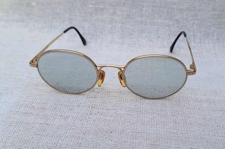 แว่นตาอิตาเลียนลักซ์ชัวรีแบรนด์แถวหน้าของโลก จิออร์จิโอ อาร์มานี โมเดลอาร์ติสท์–หยดน้ำ–จอห์น เลนนอน เลนส์กระจกคริสตัลญี่ปุ่น สีท้องฟ้า–สว่าง...Authentic Vintage GIORGIO ARMANI handmade Milan, Italy
 รูปที่ 12