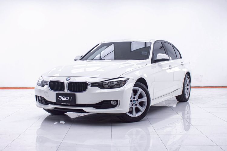 รถ BMW Series 3 320i สี ขาว