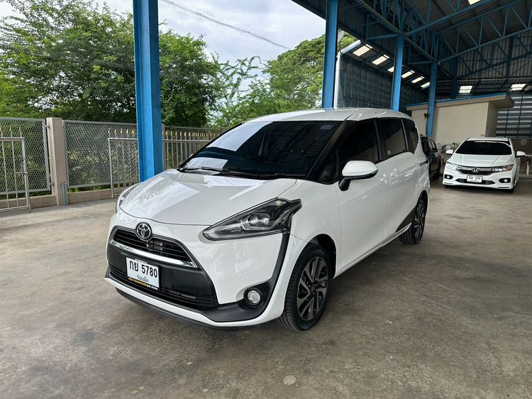 Toyota Sienta รุ่น 1.5 V สีขาว AT ปี 2018