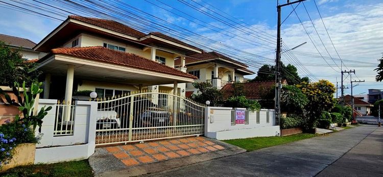 ตกแต่งครบ ขายบ้านเดี่ยว 2 ชั้น หมู่บ้านมนตรีปาร์ค ศรีราชา พื้นที่ 80.1 ตรว. ทำเลดี ใกล้ถนนสุขุมวิท เดินทางสะดวก เพียง 4.5 ล้าน