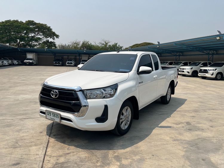 Toyota Hilux Revo รุ่น Smart Cab 2.4 Entry Z Edition สีขาว MT ปี 2021